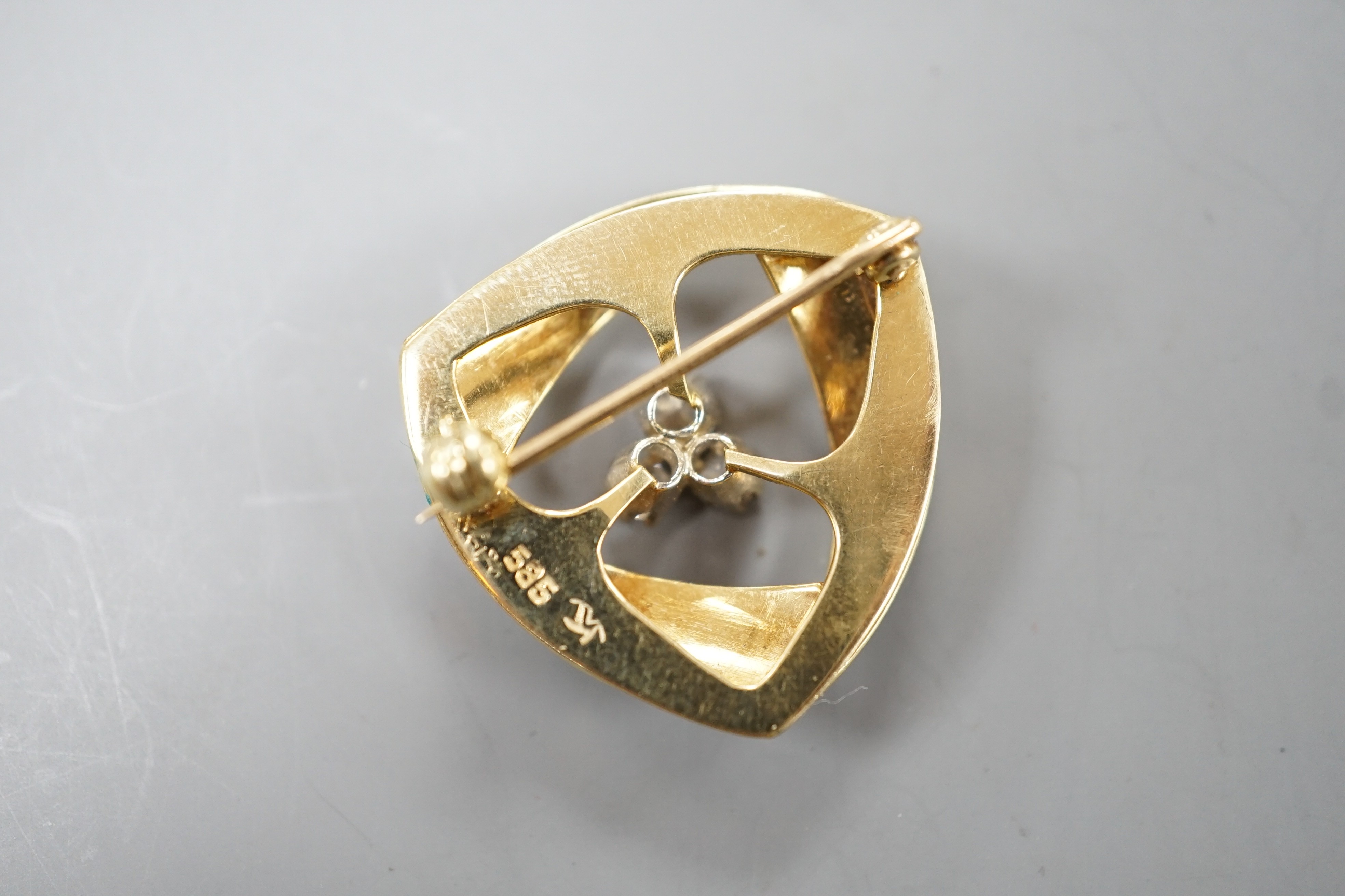A modern brushed 14k yellow metal and three stone diamond cluster set tri-form brooch, 25mm, gross weight 7.4 grams.
